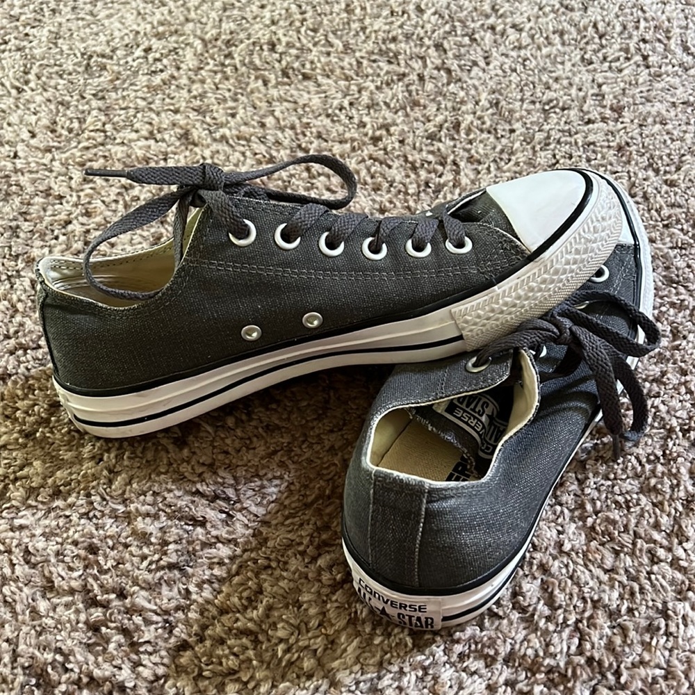 Converse All Star, like new size 8 women, canvas tennis shoes. Color slate grey.